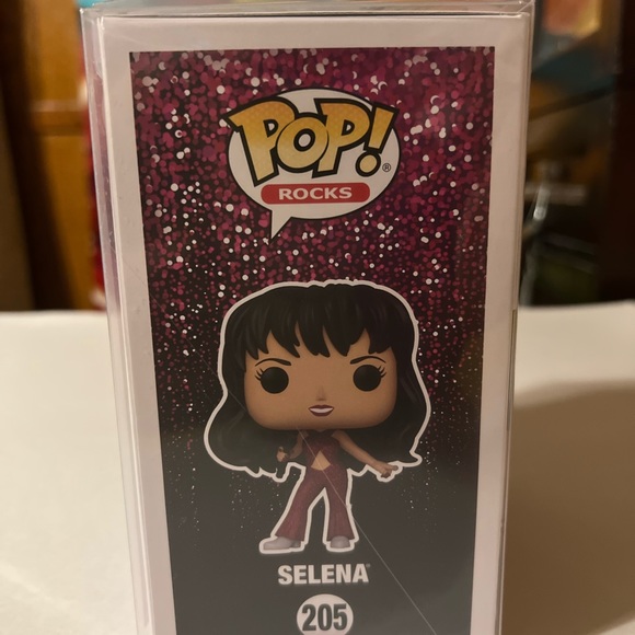 Selena Funko Pop! #205 Selena Burgundy Diamond Glitter w/ extra protective case - Picture 6 of 10